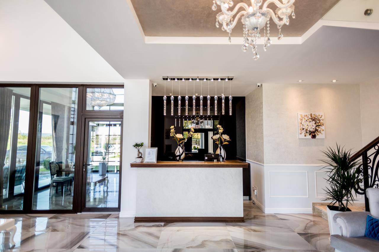 J'Adore Boutique Hotel Lugoj Dış mekan fotoğraf